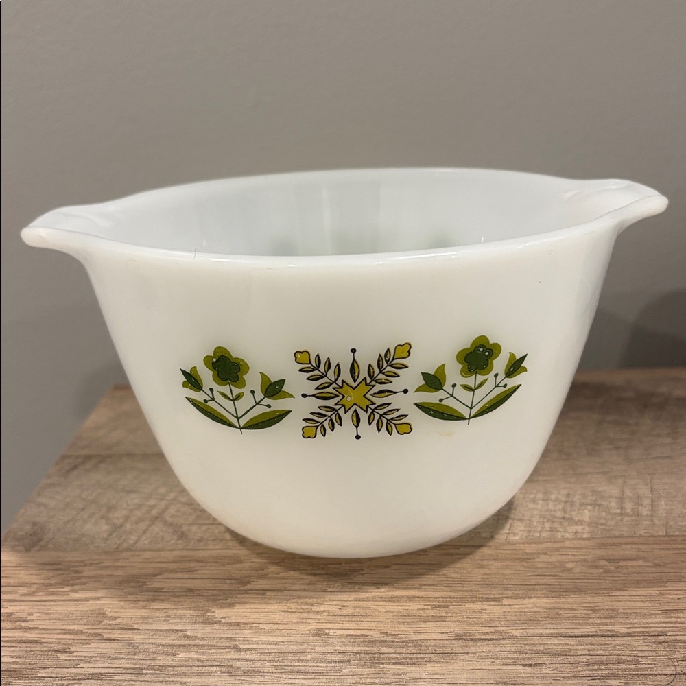 Vintage Anchor Hocking Fire King Milk Glass Bowl - Picture 4 of 6